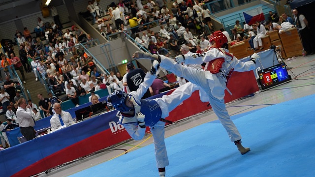 09 8a9aa2f9 b281 48d8 9221 40a3a4de159d