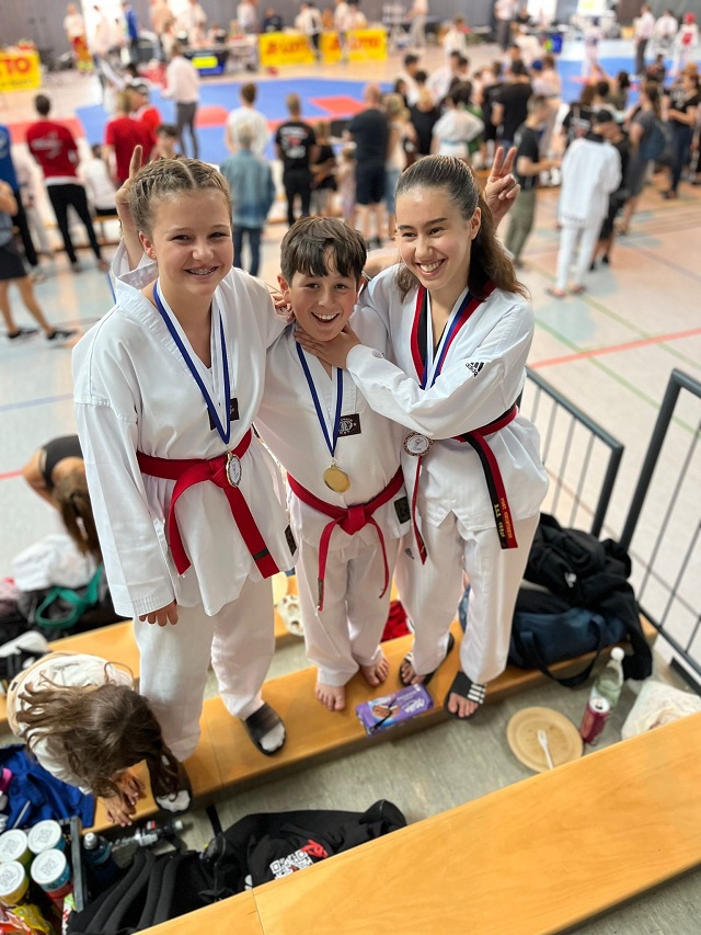 04 4acf4e14 0a2e 474d 9549 669d7496d754