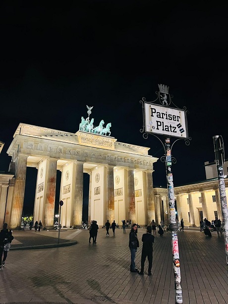 01 4b64f704 97cf 4254 8ed3 f0cd61aea810